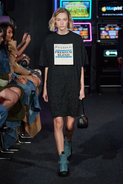 Look 10
